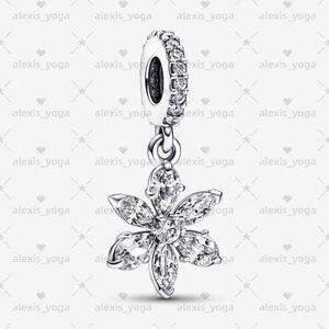 Pandora Sparkling Herbarium Cluster Dangle Charm
